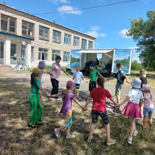 В Новониколаевском районе провели веселый детский праздник