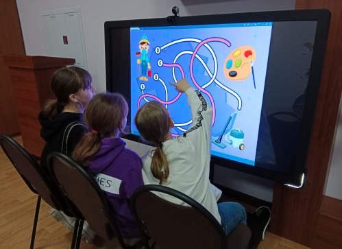 Школьники проводят в Городищенской модельной библиотеке «Нескучные каникулы»