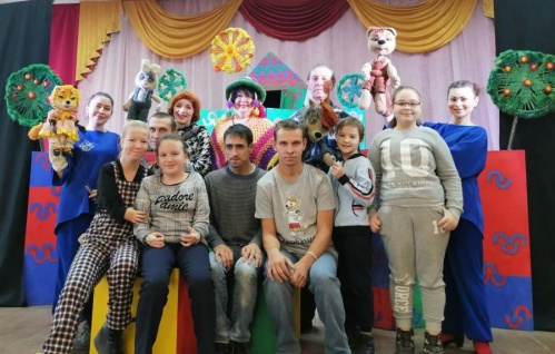 Волгоградский театр кукол показывает благотворительные спектакли