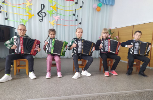 В Суровикинской ДШИ завершаются поставки музыкальных инструментов