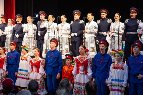 На волгоградскую сцену вышли артисты разных поколений