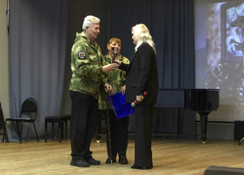 Коллективу ВГИИКа вручен памятный знак «Роза Донбасса»