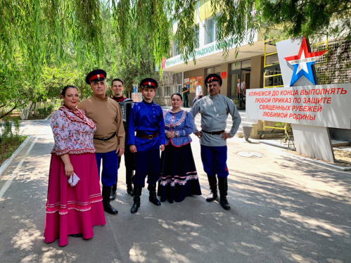 Артисты Казачьего театра выступили на призывном пункте