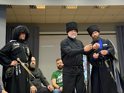 Волгоградские студенты встретились с артистами ансамбля «Братина»