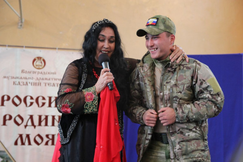Казачий театр выступил перед военнослужащими