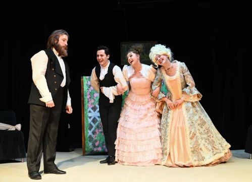 Дипломники ВГИИКа представили выпускной спектакль на сцене ТЮЗа