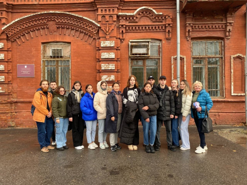 На экскурсию по городу вместе с волонтёрами