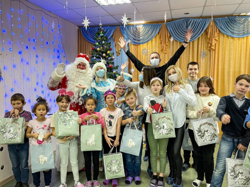 Дед Мороз и Снегурочка из НЭТа подарят праздник детям из реабилитационного центра