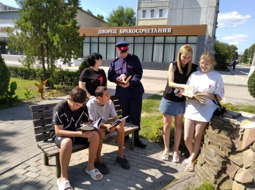 Иловлинская модельная библиотека присоединилась к межрегиональной акции «С книжкой на скамейке» Иловлинская модельная библиотека присоединилась к межрегиональной акции «С книжкой на скамейке»