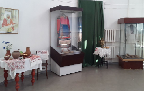 В Волжском открылась выставка «Традиции живая нить»