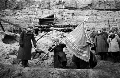 В Саратове открылась подготовленная волгоградскими специалистами выставка о десантниках Сталинграда