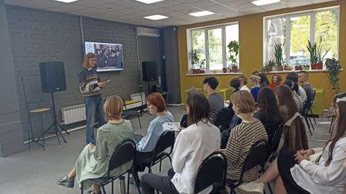 Областная молодёжная библиотека посвятила встречу с читателями Московскому художественному театру