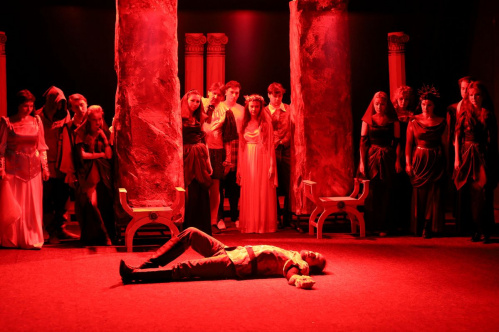 В Казачьем театре состоялась премьера трагедии «Гамлет»