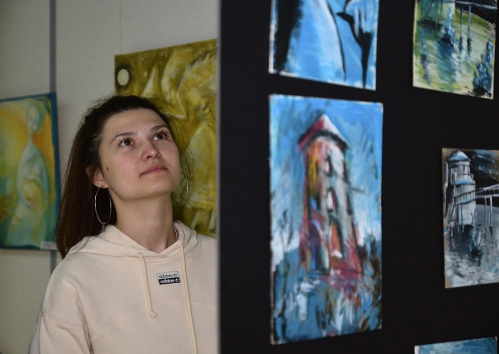 В Волгограде открылась выставка театрального художника Лены Лебедевой