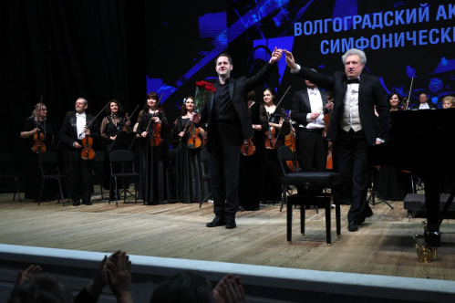 Волгоградцы оценили овациями выступление пианиста Никиты Мндоянца
