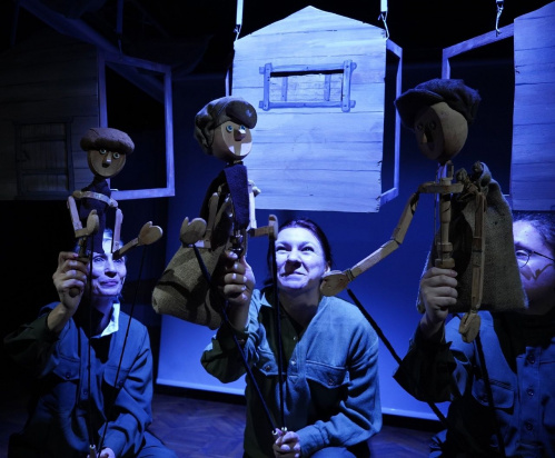 В Волжском театре кукол состоялась премьера спектакля «Босоногий гарнизон»