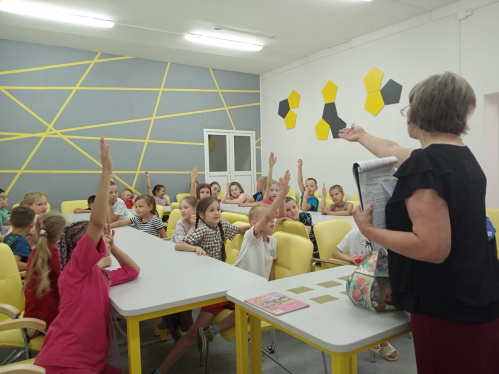 В Чернышковской модельной библиотеке школьники побывали «В волшебной пушкинской стране»