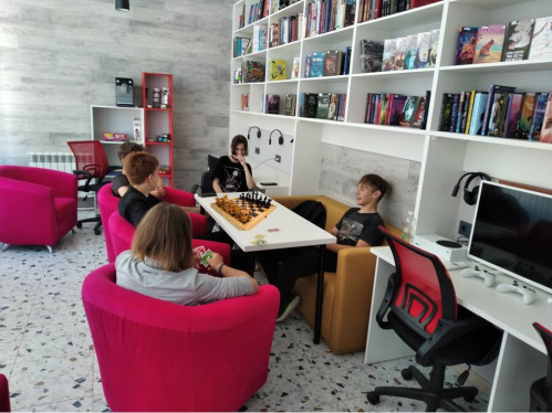 Модельная библиотека — точка притяжения в дни школьных каникул