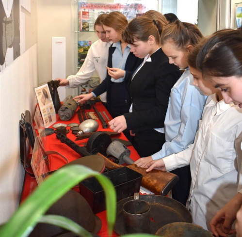 В Среднеахтубинской модельной библиотеке открылась передвижная выставка «От Сталинграда до Ленинграда»