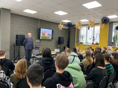 Путеводитель по нижневолжским диалектам представил известный волгоградский языковед