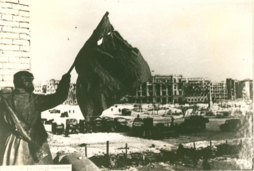 Жители ЛНР знакомятся с выставкой о Сталинградской битве