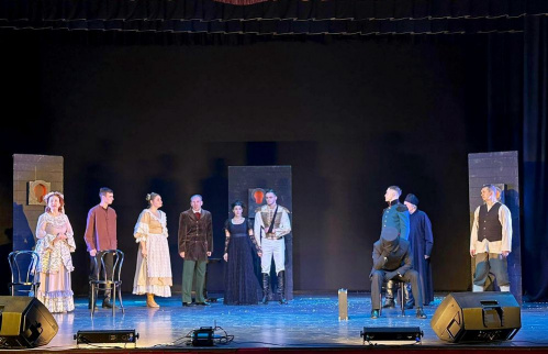 Волгоградский ТЮЗ показал в Суровикино два спектакля