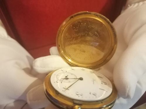 В Волгоградском краеведческом музее представили золотую награду Реввоенсовета