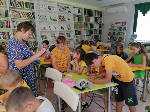 В Кумылженской модельной библиотеке организуют детский досуг