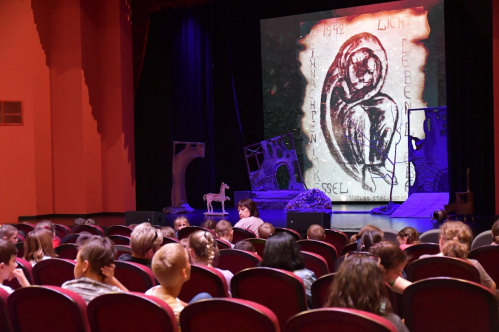 Волгоградский театр кукол вновь рассказал детям историю маленького сталинградца