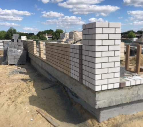 В новом ДК в Камышинском районе начали возводить стены