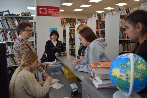 В модельной библиотеке Средней Ахтубы школьников знакомят с профессией библиотекаря