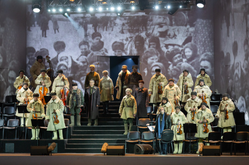 На железнодорожном вокзале Волгограда-Сталинграда представили спектакль-концерт о героях Великой Отечественной