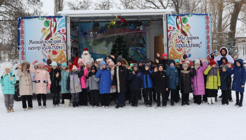 В Михайловке с помощью автоклуба проводят новогодние мероприятия