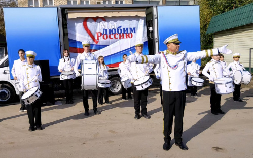 В Среднеахтубинском районе проводят концертные программы с помощью автоклуба