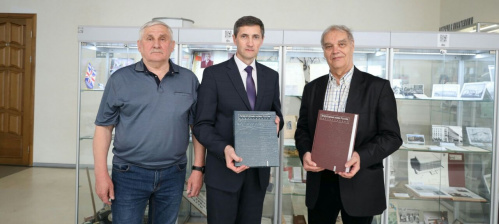 В Волгоградской Горьковке презентовали уникальный фолиант «Литературные музеи России»