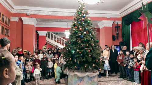 В Казачьем театре провели Рождественскую ёлку