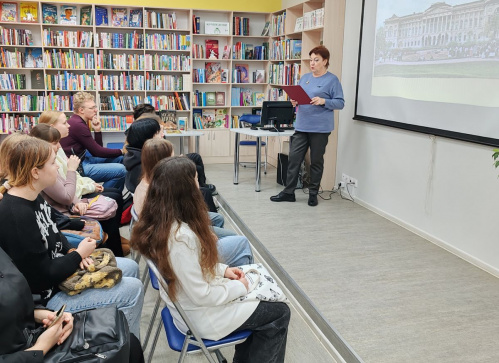 В модельной библиотеке Камышина познакомили студентов с сокровищами Русского музея