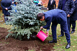 Возле Волгоградской Горьковки посадили ель к юбилею дагестанской поэтессы Возле Волгоградской Горьковки посадили ель к юбилею дагестанской поэтессы