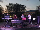 В Чернышковском районе проходят музыкальные выступления на летней сцене